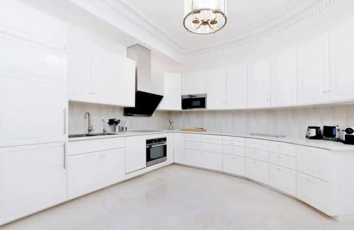 Chaussee-d'Antin Apartment | RARE ! LUXURIOUS PARISIAN HAVEN NEAR OPERA GARNIER & GALERIES LAFAYETTE-250 SQM