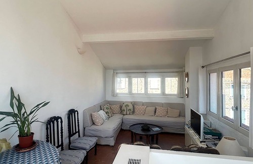 Antibes Old Town House | Rare seafront house in Antibesnfor 8 p with 5 bedrooms, 3 bathrooms & terrace
