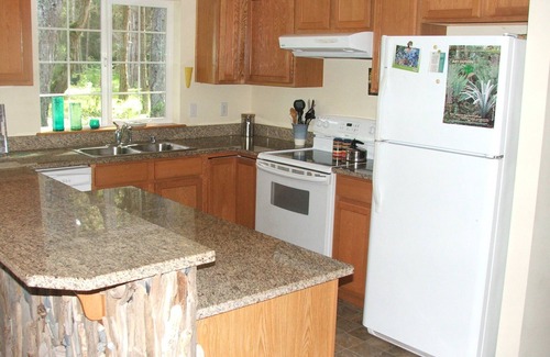 Port Angeles House | Rare Strait of Juan de Fuca no-bank water front, near mouth of Elwha River.