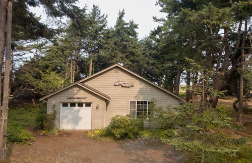 Port Angeles House | Rare Strait of Juan de Fuca no-bank water front, near mouth of Elwha River.