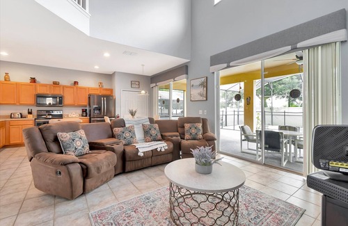 Solana Villa | RATED#1 BEST HOME Near Disney! LUXURY 6BEDROOM VILLA ,GATED RESORT ,POOL,SPA