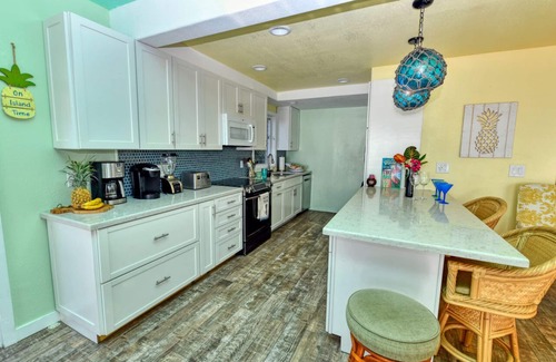 Kailua-Kona House | Rated 10 StarsStunningOceanfront Pool 4Bdrm Home Oct 12-19 20 Nov 13-24Walk2Town