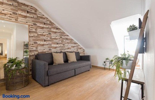 Santa Isabel Apartment | Rato Cozy 3BR w/balcony - by LU Holidays