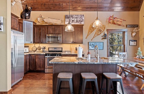 Deadwood Cabin | Raven`s Ridge-Access to Pool!