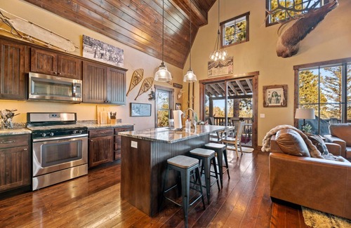 Deadwood Cabin | Raven`s Ridge-Access to Pool!
