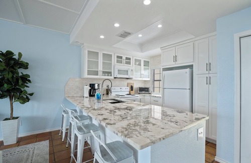 Corpus Christi Apartment | Ravishing Waterfront! Pool/Spa 2BR King & QueennBrand new Docks and Slips