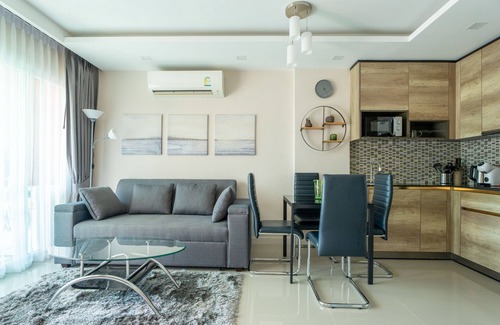 Rawai Apartment | Rawai 206: Tropical Poolside Oasis