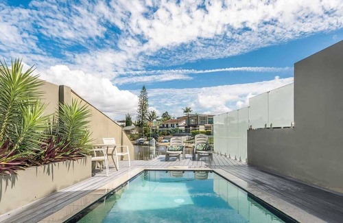 Broadbeach Waters House | Ray of Sunshine Summa