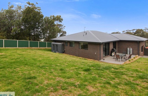 Tura Beach House | Rays on Elizabeth Parade - Pet friendly home in Tura Beach!