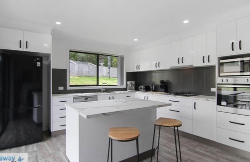 Tura Beach House | Rays on Elizabeth Parade