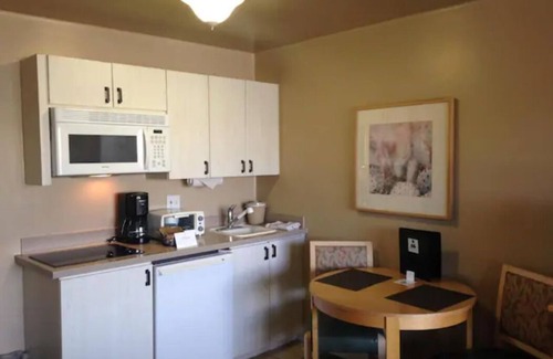 Canyon Corridor Condo | RE-IMAGINE PALM SPRINGS! Jr Villa for 4! MEGA POOL