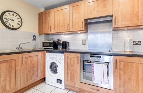 Reading City Centre Apartment | Reading Town Centre River View Serviced Apartment with 2 bedrooms, 2 bathrooms