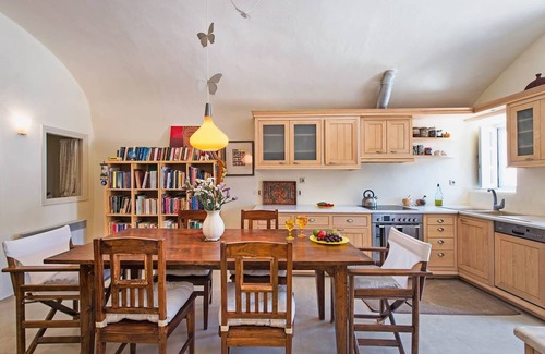 Messaria House | Real Santorini Cave House far from the crowds