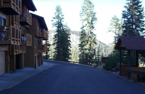 Mammoth Lakes Condo | Real Ski in - Ski Out High on the Mountain Great Views