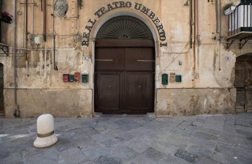 Kalsa Apartment | Real Umberto I° Suite 2