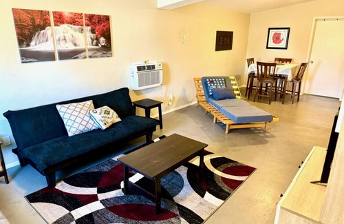 Sunland Estates House | REAR Unit · *Sunland Estates* Cozy quiet home