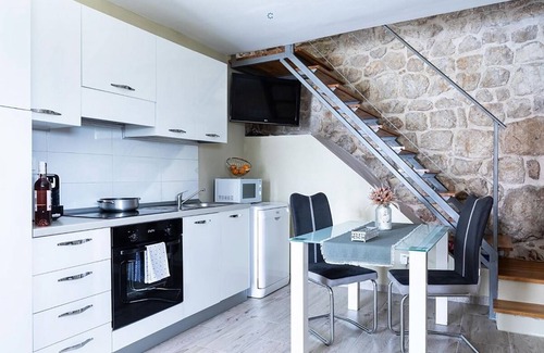Dunave Krajnje Villa | Recently Built, Cosy Retreat for Two, A/C, Private Pool with Superb Views over the Konavle Valley!