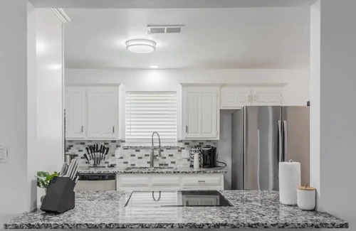 Plano House | Recently remodeled luxury house with heated pool