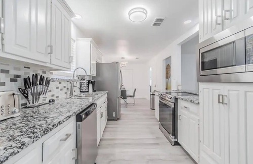 Plano House | Recently remodeled luxury house with heated pool