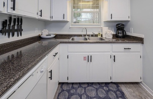 Bel Air House | ~Recently Remodeled/Near Beach & Great Attractions in Quiet Residential Area~