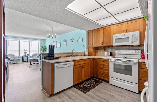 Ocean Drive Condo | Recently Renovated Oceanfront Condo + Free Attraction Tickets!