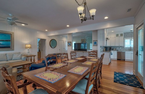 Wrightsville Beach House | Recently-renovated 6 BR Townhome Steps from the Beach