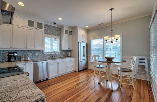 Wrightsville Beach House | Recently-renovated 6 BR Townhome Steps from the Beach