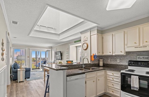 Myrtle Beach Condo | Recently Renovated, across the street from beach+FREE DAILY ACTIVITIES