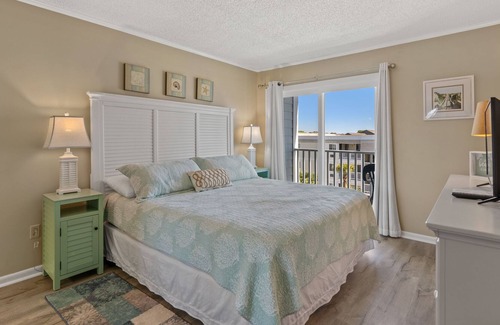 Myrtle Beach Condo | Recently Renovated, across the street from beach+FREE DAILY ACTIVITIES