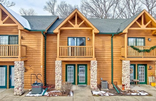 Oglesby House | Recently Updated 2bd, 2ba only 1 mile from Starved Rock