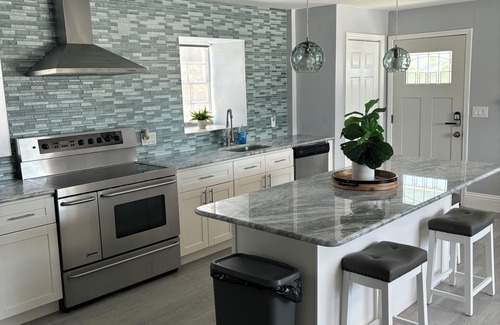 Island Estate Cottage | Recently Updated 2bedroom with water views a short walk to Clearwater Beach!