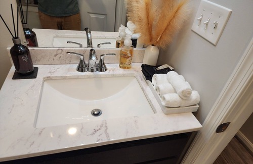 Linglestown Apartment | Recently updated contemporary getaway. Near Hershey w/ shopping & concerts...