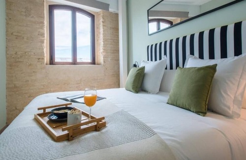 San Gil Apartment | Recreate Sensational Memories! 4 Alluring Units, few steps to Puente de Alamillo