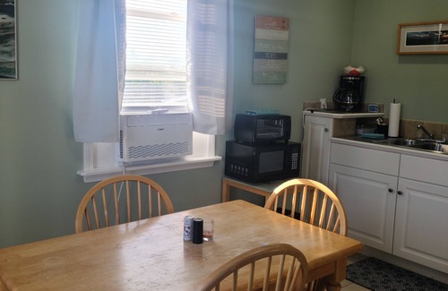 Ocracoke Apartment | Red Beard's Retreat Suite 3 - Private 1QBR 1Bath 2nd floor suite, Q sleeper sofa