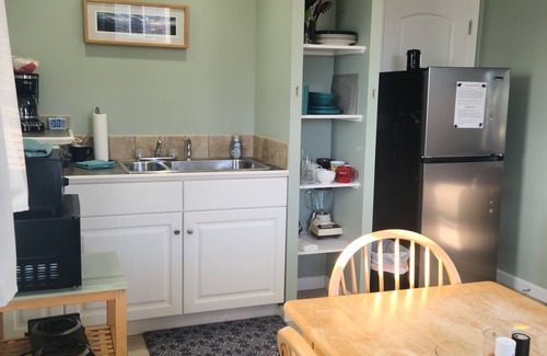 Ocracoke Apartment | Red Beard's Retreat Suite 3 - Private 1QBR 1Bath 2nd floor suite, Q sleeper sofa