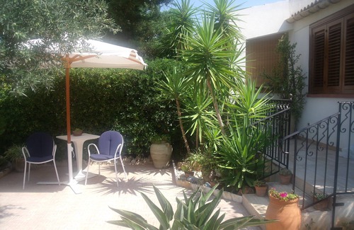 Macari Villa | Red bougainvillea - sea view - 2 steps from the bay. Parking - WiFi