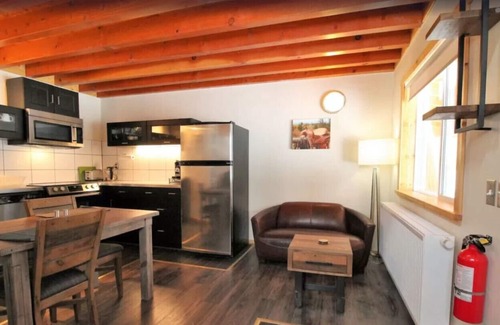 Anahim Lake House | Red Cariboo Resort - Classic Apartment