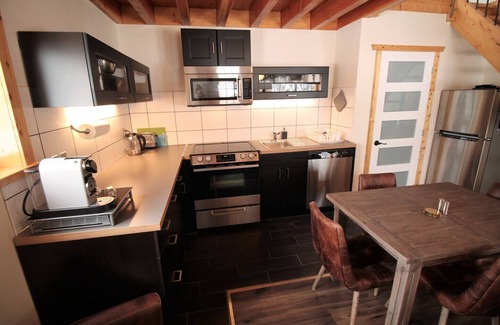 Anahim Lake House | Red Cariboo Resort - Lake View Apartment