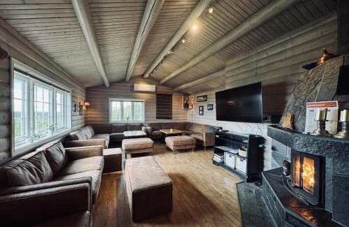 Kamben House | Red Cross Cabin, Spacious mountain lodge