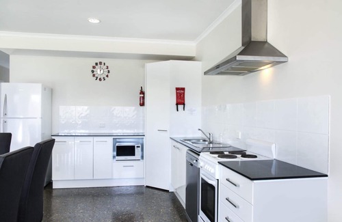 Melville Apartment | Red Door Retreat - Dog Friendly - Off peak special!