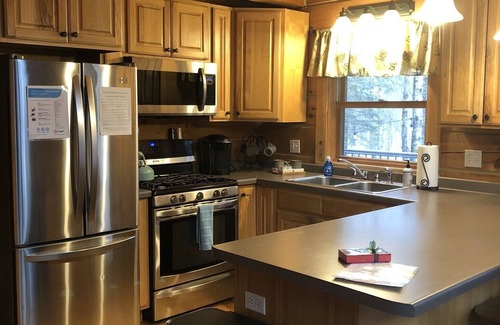 Hayward Cabin | Red Fox Loft- Bike/Ski to Birkie & ATV Trails!
