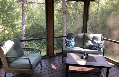 Hayward Cabin | Red Fox Loft- Bike/Ski to Birkie & ATV Trails!