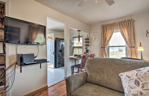Laramie House | Red Gates Cottage 3 Miles to University!