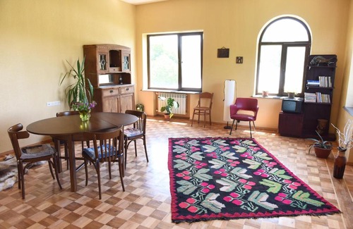 Aramus House | Red House Hatis