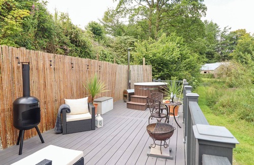 Oswestry Cottage | Red Kite at Wild Valley Huts