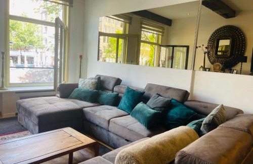Red Light District Bed & Breakfast | Red light district B & B canal view