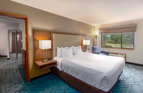 Post Falls Hotel | Red Lion Hotel Templin's on the River