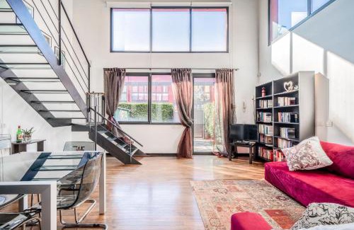 Villapizzone Apartment | RED LOFTY Milano- Loft design con parcheggio, comodo per Fashion Week, Rho fiera e MiCo