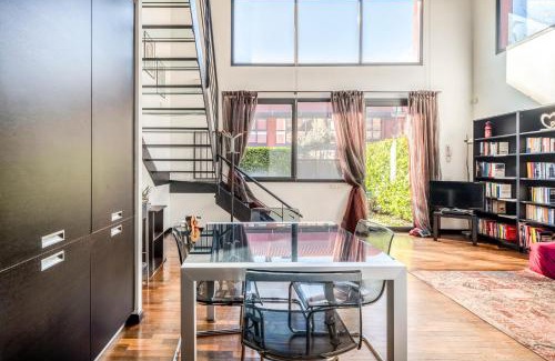 Villapizzone Apartment | RED LOFTY Milano- Loft design con parcheggio, comodo per Fashion Week, Rho fiera e MiCo