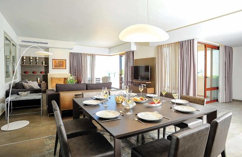 Atsipópoulon Villa | Red Oak Tree Villa